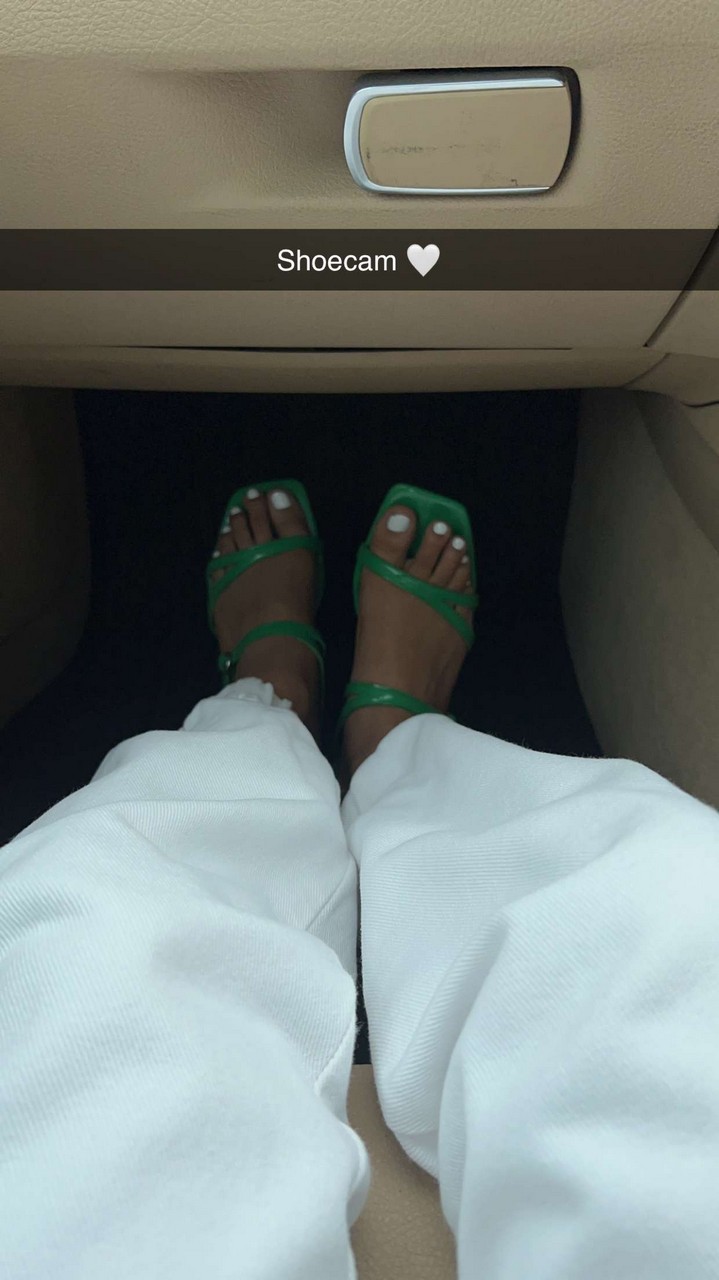 Anushka Sen Feet